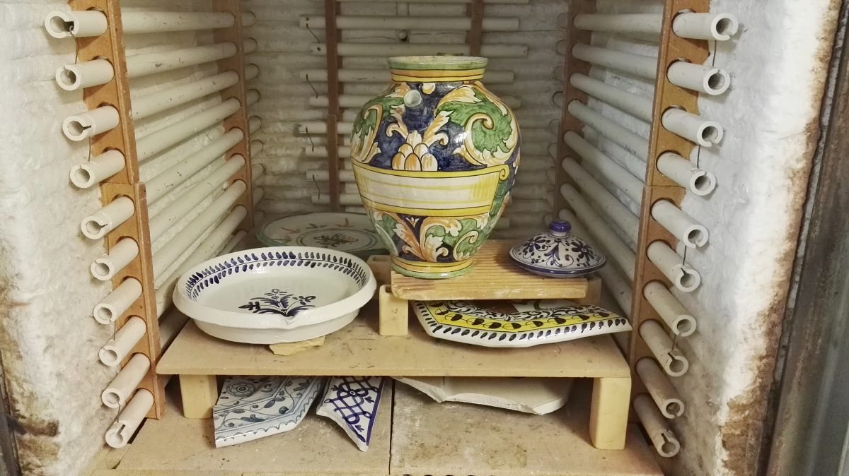 Sergio Pilastri realizza parte dell'opera di Lucio Perone